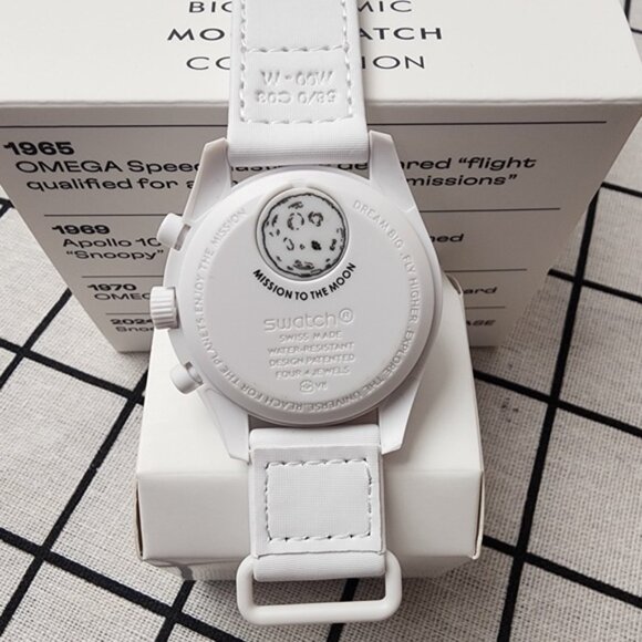 OMEGAxSwatchWhiteMoonSwatchMissiontotheMoonphaseFullMoonSnoopy - Picture 2 of 4